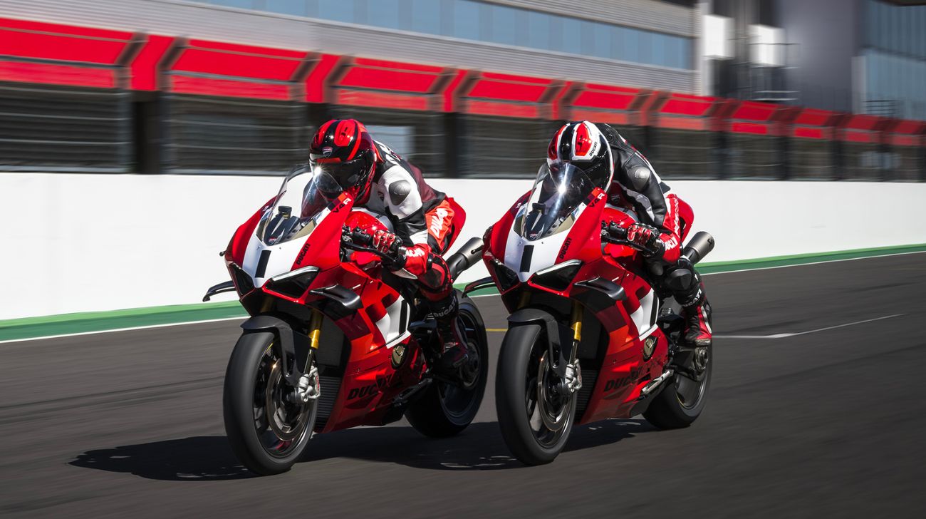 1737548134-ducati Panigale V4 R Super Sports Bike Fastest Bike In India 